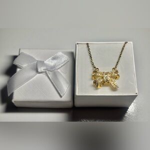 Chic Gold Bow Pendant Necklace